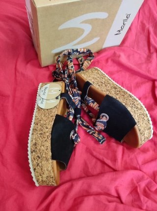 Sandalias romanas plataforma de cuña con tiras