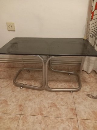 Mesita de centro cristal y metal