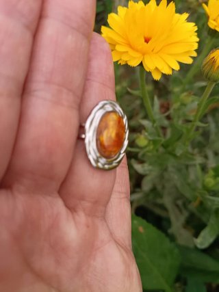 Anillo artesanal ajustable de acero inoxidable y c