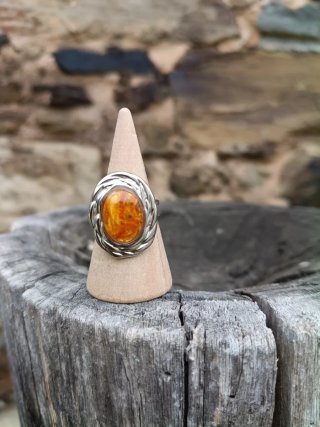 Anillo artesanal ajustable de acero inoxidable y c