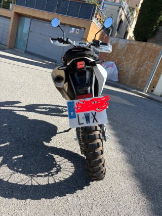 Husqvarna 701 Enduro Blanca y Amarilla