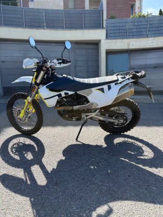 Husqvarna 701 Enduro Blanca y Amarilla