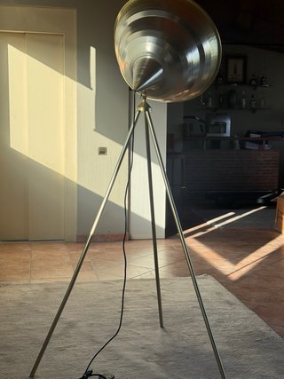 Lampada da terra in metallo dorato