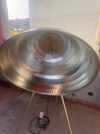 Lampada da terra in metallo dorato