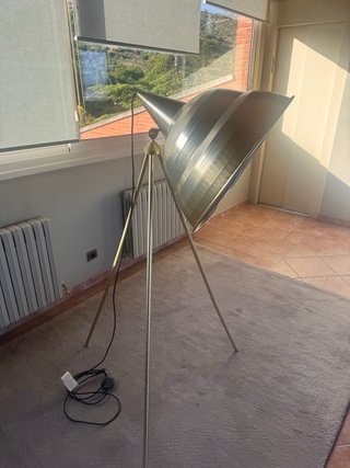 Lampada da terra in metallo dorato