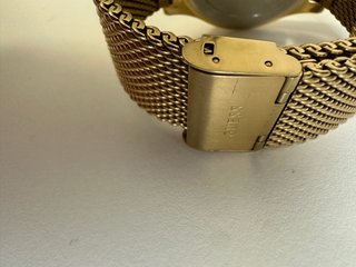 Reloj Guess Dorado y Negro