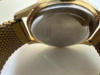 Reloj Guess Dorado y Negro