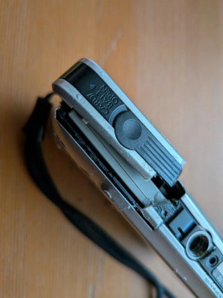 Cámara Canon IXUS 100 IS + Funda + Tarjeta
