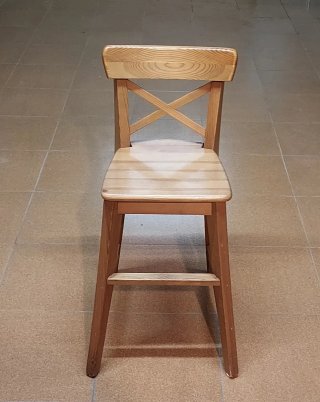 Sgabello rustico in legno massello