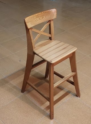 Sgabello rustico in legno massello