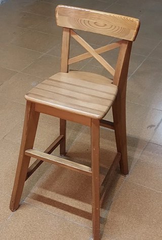 Sgabello rustico in legno massello