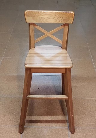 Sgabello rustico in legno massello
