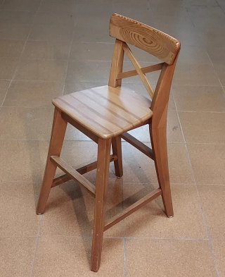 Sgabello rustico in legno massello