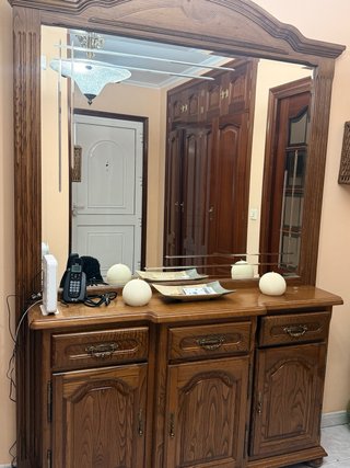 Recibidor de madera con espejo
