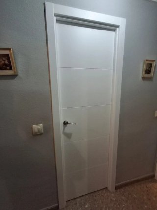 Instalador de puertas interiores