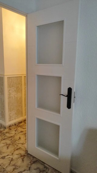 Instalador de puertas interiores