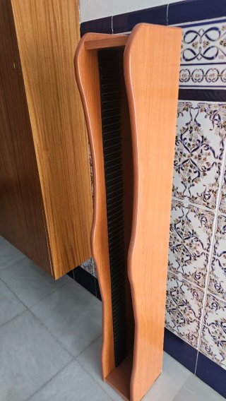 Columna Almacenamiento CDs Madera