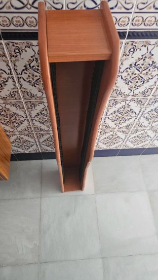 Columna Almacenamiento CDs Madera