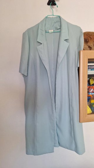Elegante traje: vestido azul con chaqueta