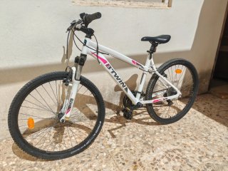Bicicleta B'Twin MTB Blanca y Rosa