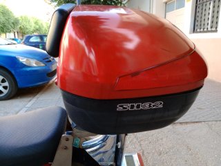 Hyosung GV 250 Cruiser Roja y Negra