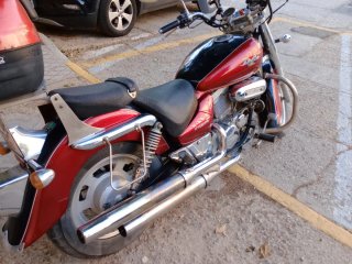 Hyosung GV 250 Cruiser Roja y Negra