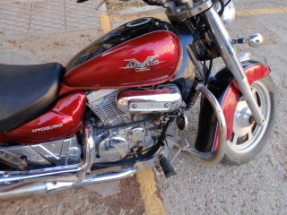 Hyosung GV 250 Cruiser Roja y Negra