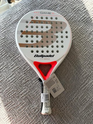 Pala de pádel Bullpadel Game W y mochila Bullpadel