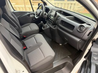 Nissan NV300 2020