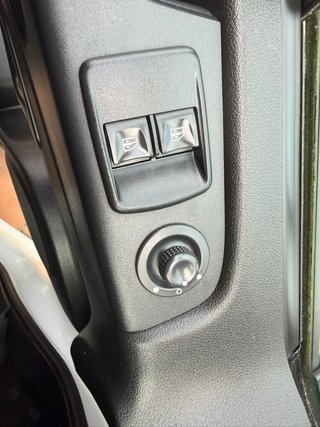 Nissan NV300 2020