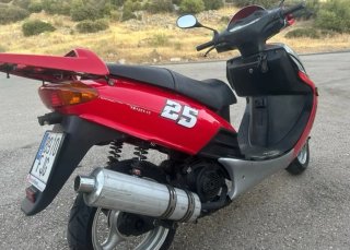 Yiben 125 Scooter Roja y Plata