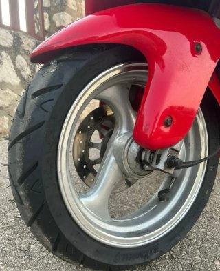 Yiben 125 Scooter Roja y Plata