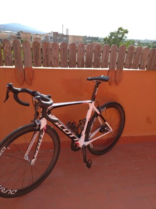 Bicicleta de carretera Scott blanca