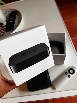 Apple TV con mando a distancia