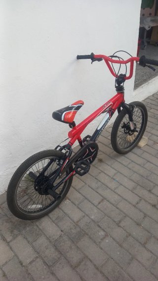 Bicicleta Freestyle Rossa