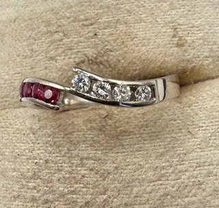 Anillo Oro 18k Diamantes y Rubíes