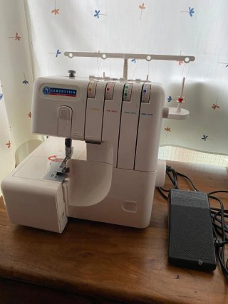 Máquina de coser LEWENSTEIN
