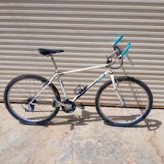 Bicicleta de Montaña SUNN Blanca
