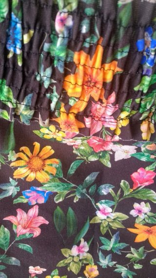 CAMISETA ZARA FLORES+PENDIENTES