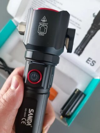 LINTERNA  MUY POTENTE DE DIODOS A ESTRENAR