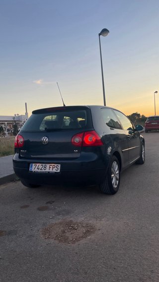 Volkswagen Golf V 1.6 102cv Highline · Muy cuidado