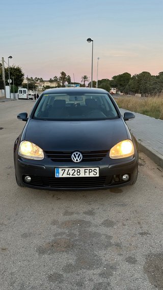 Volkswagen Golf V 1.6 102cv Highline · Muy cuidado
