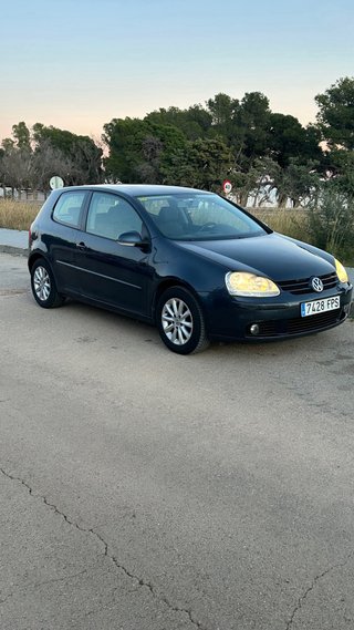 Volkswagen Golf V 1.6 102cv Highline · Muy cuidado