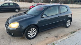 Volkswagen Golf V 1.6 102cv Highline · Muy cuidado