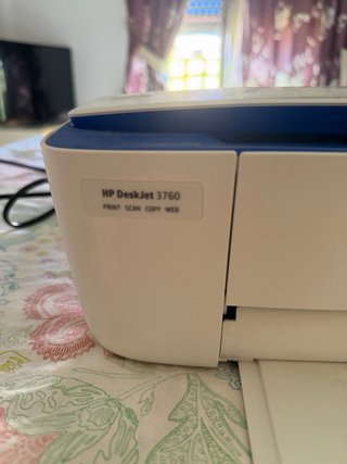 Impresora HP azul y blanca