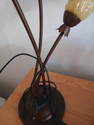 Lámpara de mesa diseño floral