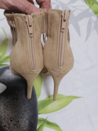 Sandalias tacón alto flecos