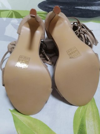 Sandalias tacón alto flecos