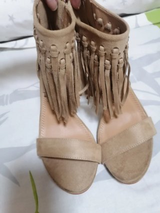 Sandalias tacón alto flecos