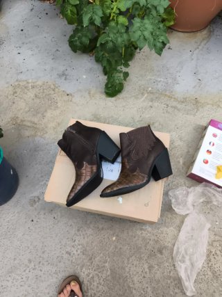 Botines marrones efecto piel de cocodrilo